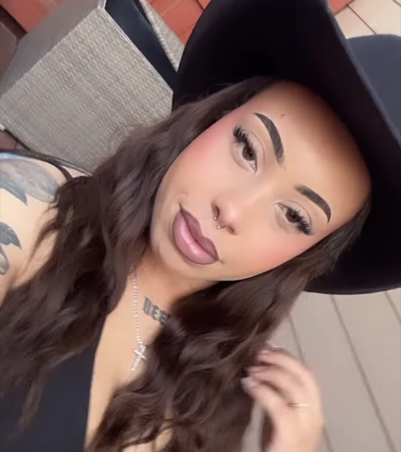 Jazzie in a wide-brim hat